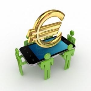 mobile App gruene maennchen tragen smartphone mit eurozeichen