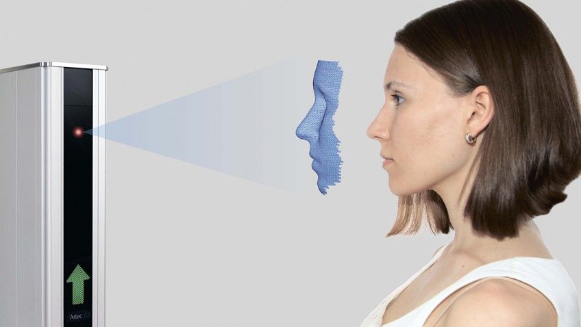 Scanner Gesichtserkennung vor frau erstellung Virtueller Gesichtsabdruck