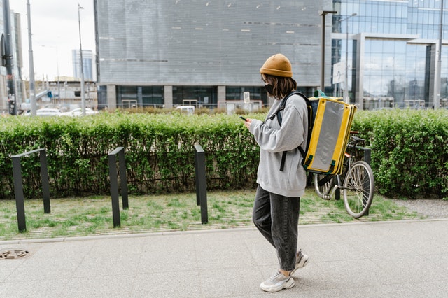 Rider working with a smartphone