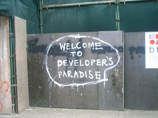 tag sur le mur paradis des developpeurs