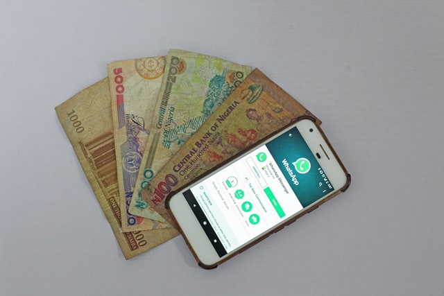 4 billets monnaie avec téléphone et whatsapp