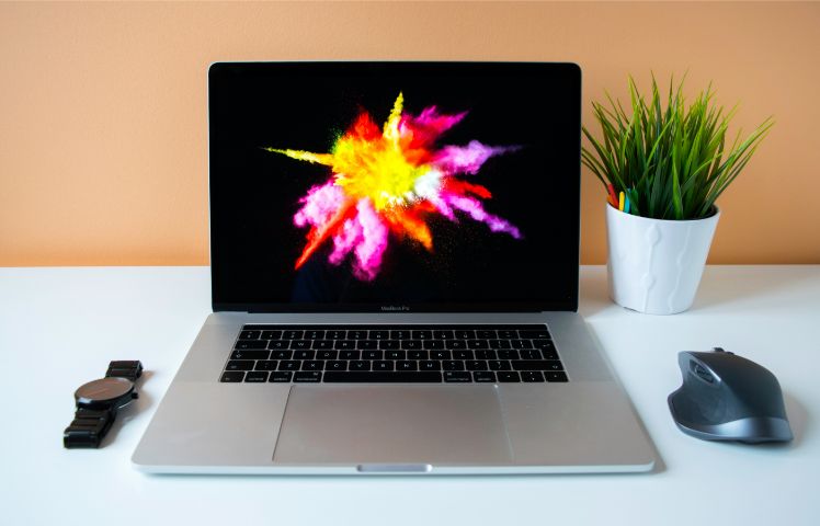 portatil mac - desventajas de crear una web gratuita