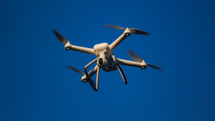 drone en el cielo 