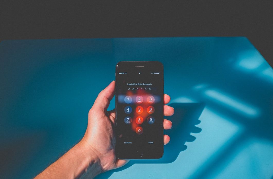 Móvil con contraseña- apps interesantes
