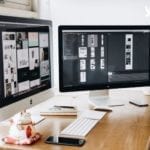 escritorio con iMacs